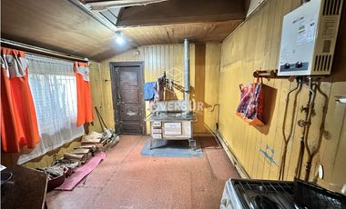 CASA DE ESQUINA DE 2 PISOS AV ARGENTINA VALDIVIA SOLO VTA CONTADO