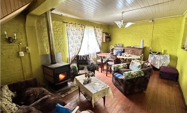 CASA DE ESQUINA DE 2 PISOS AV ARGENTINA VALDIVIA SOLO VTA CONTADO