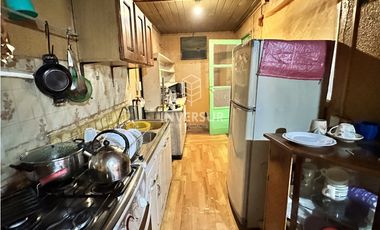 CASA DE ESQUINA DE 2 PISOS AV ARGENTINA VALDIVIA SOLO VTA CONTADO