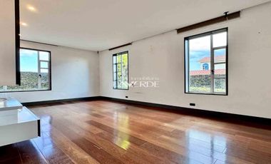 Moderna Casa con terraza en el exclusivo conjunto Guarigua, Cajicá