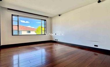 Moderna Casa con terraza en el exclusivo conjunto Guarigua, Cajicá