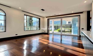 Moderna Casa con terraza en el exclusivo conjunto Guarigua, Cajicá