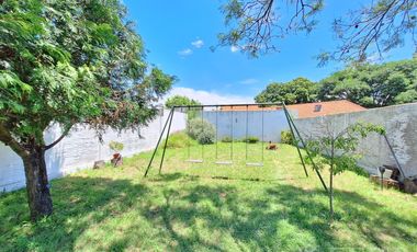 Venta casa 5 ambientes con cochera y jardín en Quilmes Oeste