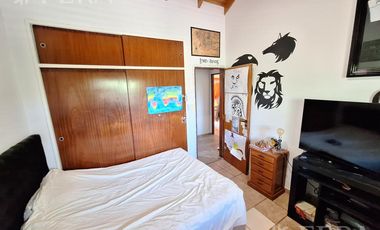 Venta casa 5 ambientes con cochera y jardín en Quilmes Oeste