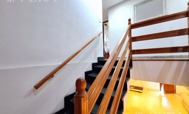 Venta casa 5 ambientes con cochera y jardín en Quilmes Oeste
