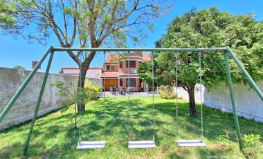 Venta casa 5 ambientes con cochera y jardín en Quilmes Oeste