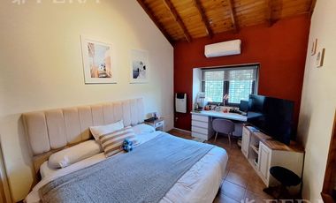 Venta casa 5 ambientes con cochera y jardín en Quilmes Oeste