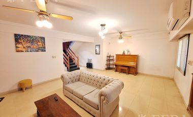 Venta casa 5 ambientes con cochera y jardín en Quilmes Oeste