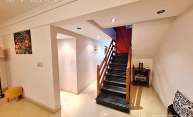 Venta casa 5 ambientes con cochera y jardín en Quilmes Oeste