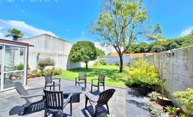 Venta casa 5 ambientes con cochera y jardín en Quilmes Oeste