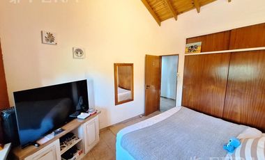Venta casa 5 ambientes con cochera y jardín en Quilmes Oeste