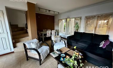Venta Casa tipo Triplex en Villa Sarmiento