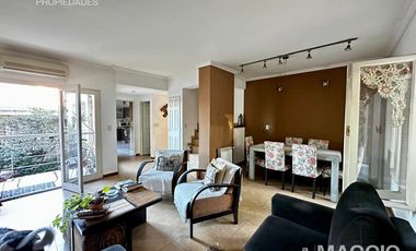 Venta Casa tipo Triplex en Villa Sarmiento
