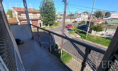 Alquiler de PH 2 ambientes con balcón en Wilde