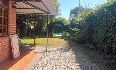 Casa en lote grande con piscina