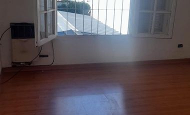 Casa en lote grande con piscina