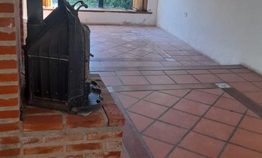 Casa en lote grande con piscina