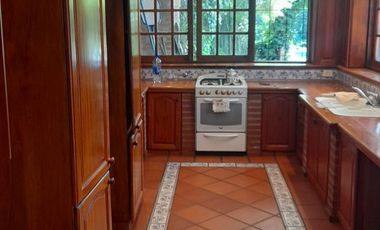 Casa en lote grande con piscina