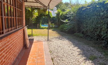Casa en lote grande con piscina