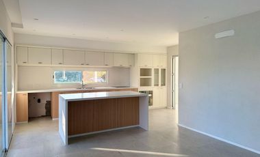 Casa en  venta en Acacias con pileta y  todos los cuartos en suites