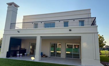 Casa en  venta en Acacias con pileta y  todos los cuartos en suites