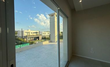 Casa en  venta en Acacias con pileta y  todos los cuartos en suites