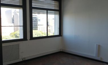Oficina de 3 ambientes con baño privado  en Monserrat