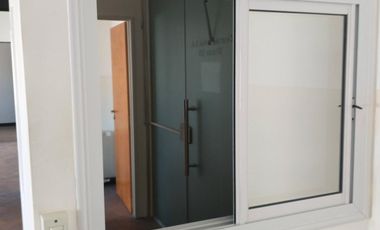 Oficina de 3 ambientes con baño privado  en Monserrat