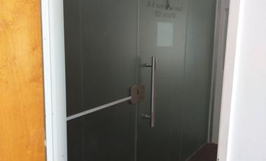 Oficina de 3 ambientes con baño privado  en Monserrat