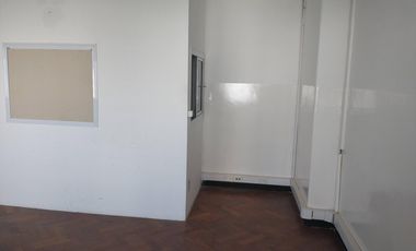 Oficina de 3 ambientes con baño privado  en Monserrat