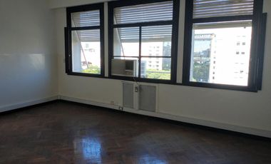 Oficina de 3 ambientes con baño privado  en Monserrat