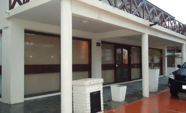HOTEL VILLA GESELL 24 HABITACIONES BAR DESAYUNADOR -SALA DE ESTAR a 80 mts del Mar