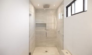 CASA EN VENTA EN RESIDENCIAL CHIPINQUE