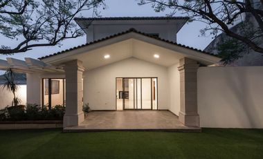 CASA EN VENTA EN RESIDENCIAL CHIPINQUE