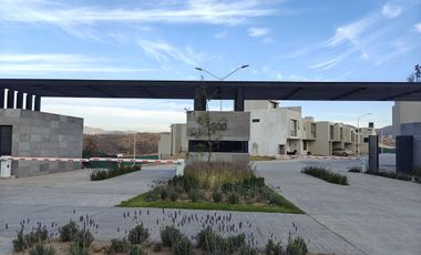 Casa en renta a estrenar dentro de condominio en Zapopan.