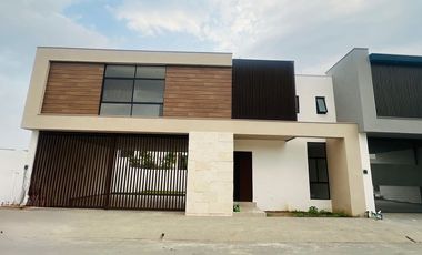 Hermosa Casa en Venta  en Altares Residencial