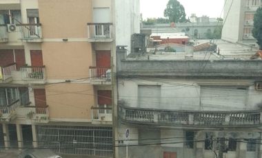 MONOAMBIENTE AL FTE ALQUILA MORON