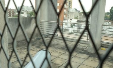 MONOAMBIENTE AL FTE ALQUILA MORON