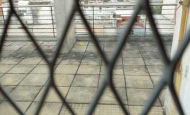 MONOAMBIENTE AL FTE ALQUILA MORON