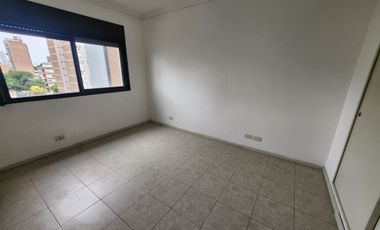 ALQUILO DEPTO 2 DOR CON COCHERA ZONA PARQUE $600.000+EXP+IMP