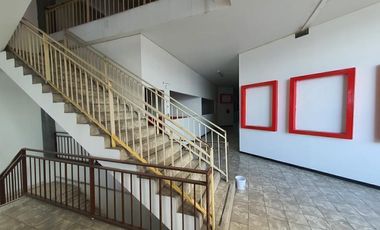Local con 2 bodegas en Centro de Monterrey
