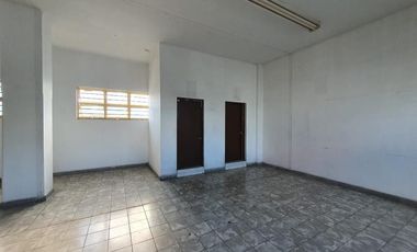 Local con 2 bodegas en Centro de Monterrey