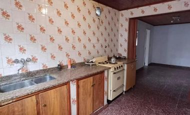 Casa en venta - 2 Dormitorios 2 Baños - 249Mts2 - Azul