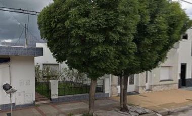 Casa en venta - 2 Dormitorios 2 Baños - 249Mts2 - Azul