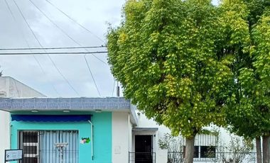 Casa en venta - 2 Dormitorios 2 Baños - 249Mts2 - Azul