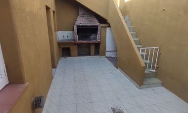 Casa en alquiler Cofico 3 dormitorios, patio c/asador