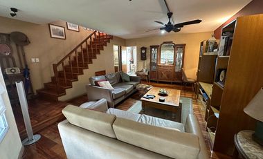 VENTA CASA 5 AMBIENTES CON JARDÍN BARRIO PARQUE BERNAL