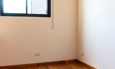 Casa de 2 dormitorios, parque y pileta en Villa Elisa