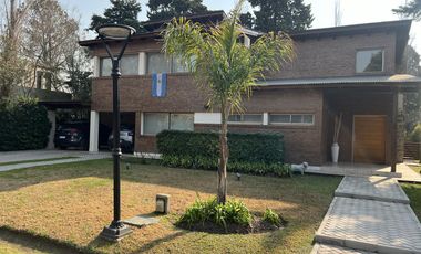 Casa en Venta -  Roldan - Barrio Privado ,  El Cielo - 4 Dormitorios- Quincho - Pileta