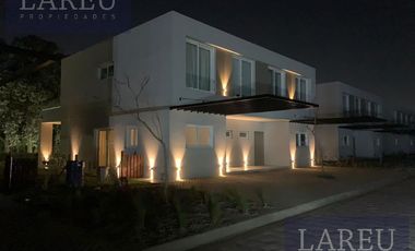 Town House Alquiler. La Calesa, Pilará.